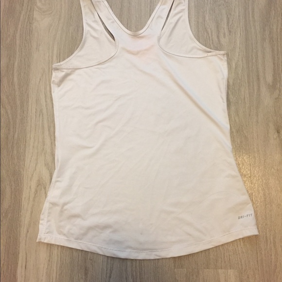 Nike workout shirt - Picture 2 of 3